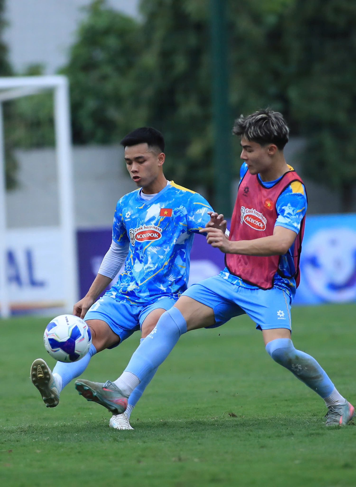 Tuyển thủ U23 Việt Nam đánh giá cao năng lực Việt kiều Moric - Ảnh 2.