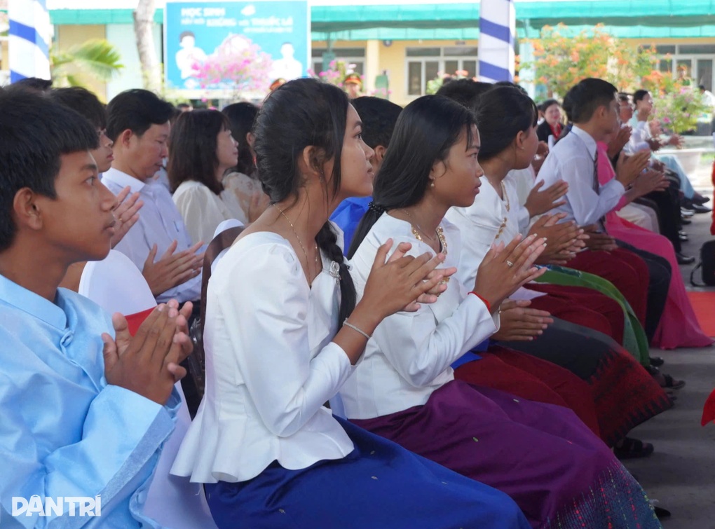 Phó Thủ tướng dự lễ khởi công trường nội trú ở biên giới An Giang - 3