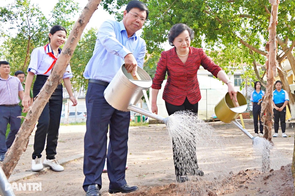 Phó Thủ tướng dự lễ khởi công trường nội trú ở biên giới An Giang - 4