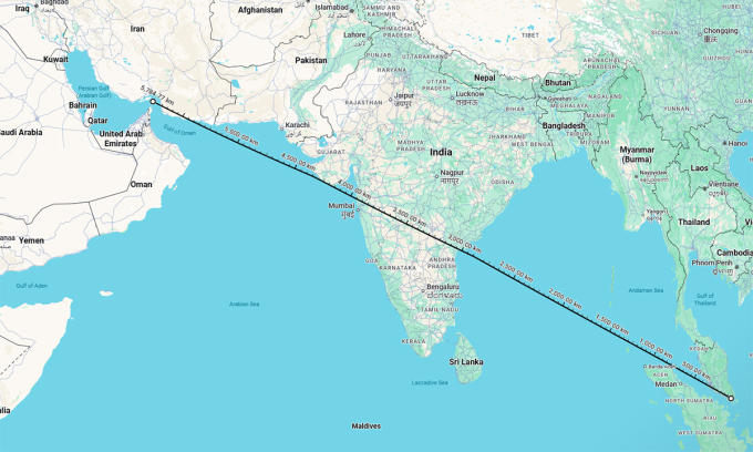 Khoảng cách giữa Singapore và Eo biển Hormuz. Đồ họa: Google