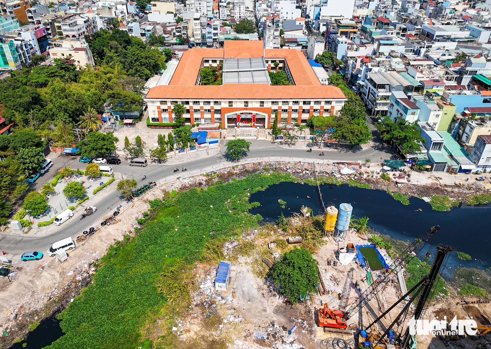 Dọc dự án rạch Xuyên Tâm: Nơi đang thi công nhộn nhịp, nơi um tùm cây cỏ - Ảnh 9.