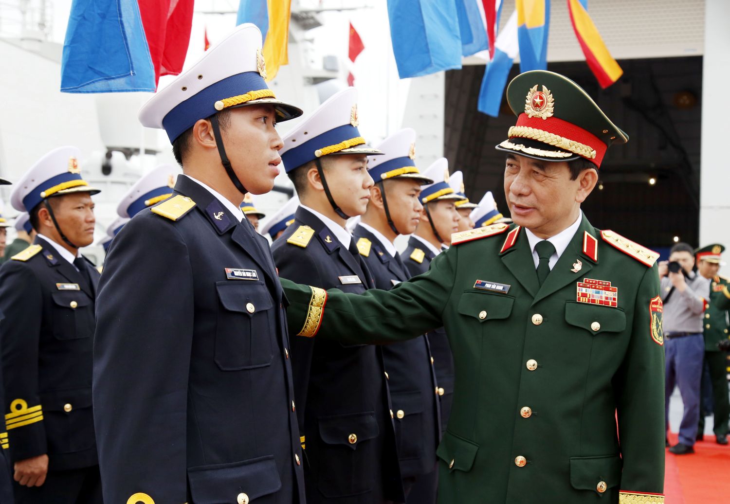 Hai tàu hộ vệ tên lửa của Việt Nam bắt đầu tuần tra cùng Hải quân Trung Quốc- Ảnh 6.