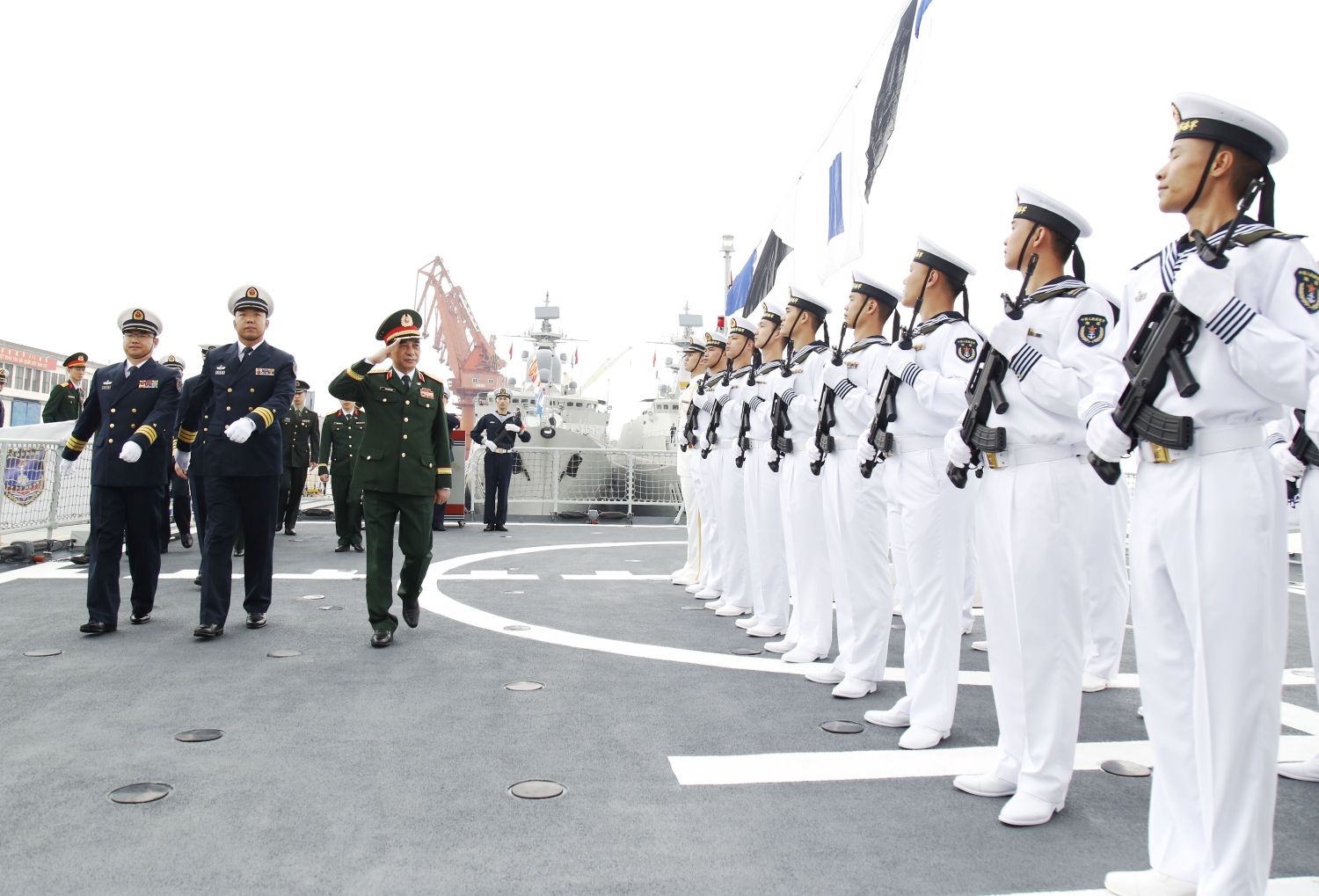Hai tàu hộ vệ tên lửa của Việt Nam bắt đầu tuần tra cùng Hải quân Trung Quốc- Ảnh 5.