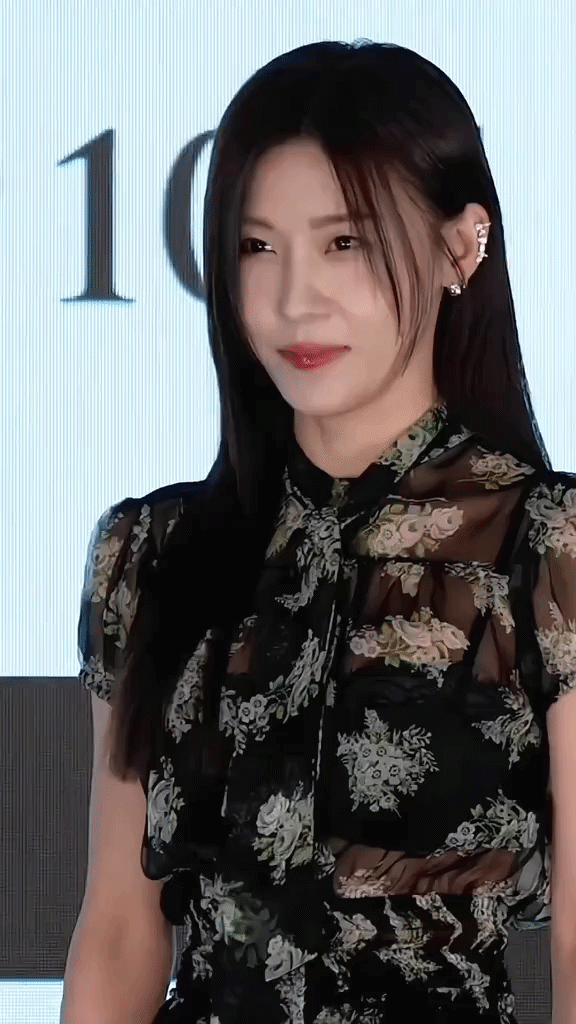 Ha Ji Won gần 50 tuổi mà đẹp ác liệt: Bí quyết chống già đơn giản đến khó tin- Ảnh 4.