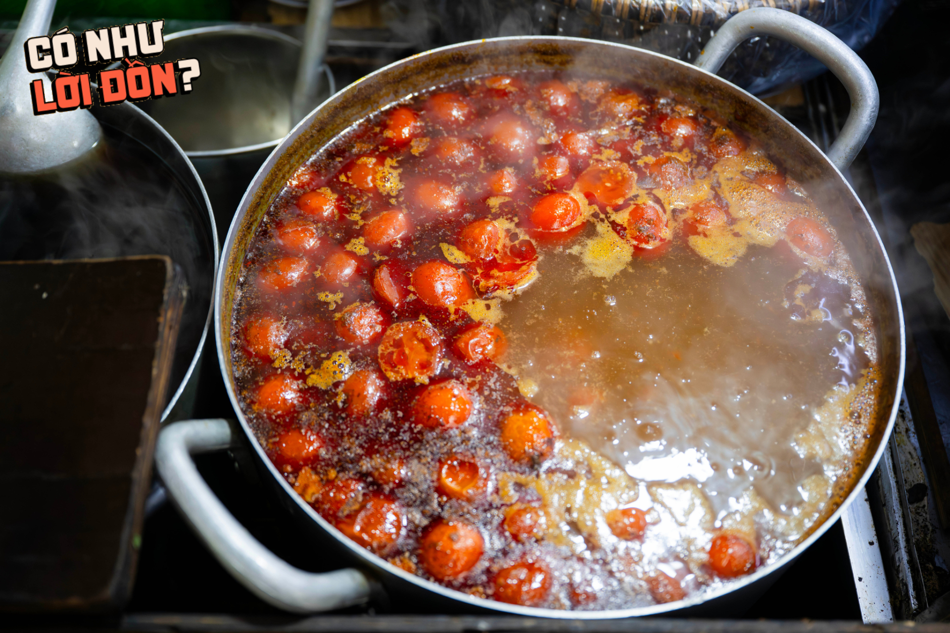 Ăn thử bát bún riêu 80k gây xôn xao chợ Đồng Xuân: Topping ê hề ăn kèm nước sấu ngâm có ngon như lời đồn?- Ảnh 6.