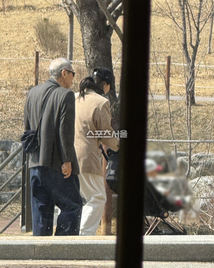 Bồ nhí kém 22 tuổi sinh con cho chủ tịch U70, nay đứa trẻ lộ diện- Ảnh 2.