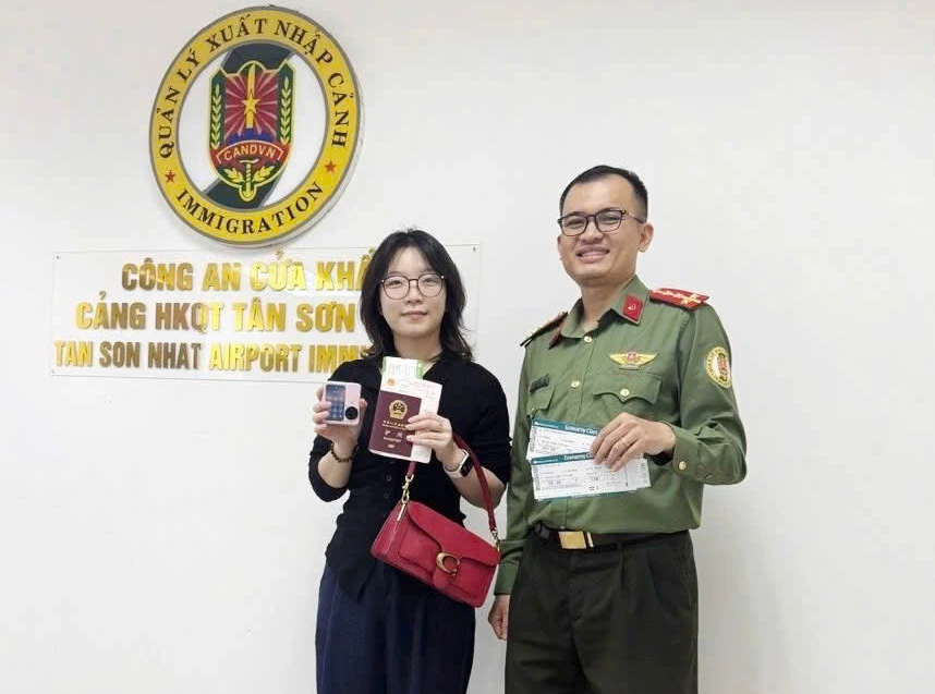 Nhiều tỉ đồng, vàng thất lạc được trao trả cho khách ở sân bay Tân Sơn Nhất- Ảnh 5.