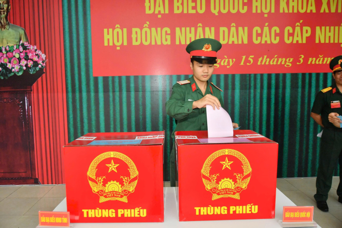 Cử tri tỉnh An Giang bỏ phiếu bầu cử. Ảnh: Phương Vũ