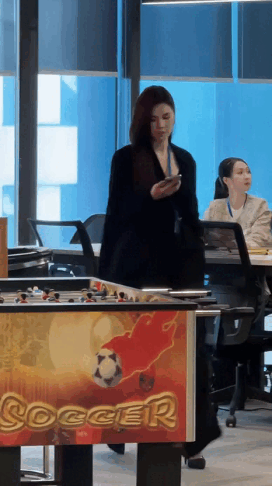 Mỹ nhân Việt biến phim trường thành sàn diễn thời trang, mặc bộ nào cũng được khen