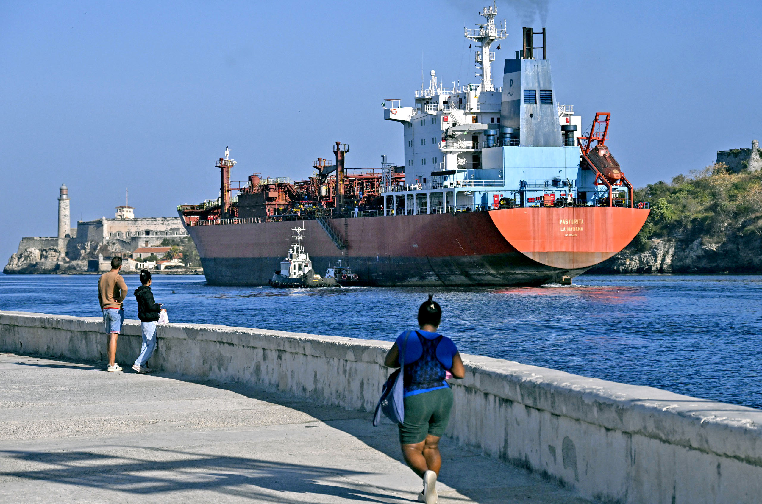 Nga chuyển hơn 700.000 thùng dầu, Brazil viện trợ nhân đạo cho Cuba - Ảnh 2.