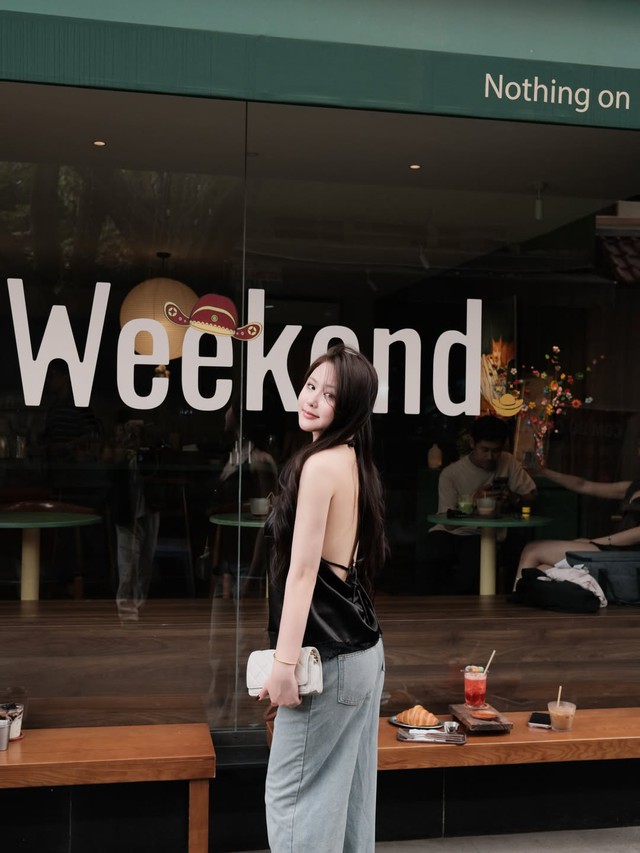 Cách khoe lưng trần gợi cảm mà vẫn tinh tế với áo hở lưng- Ảnh 5.