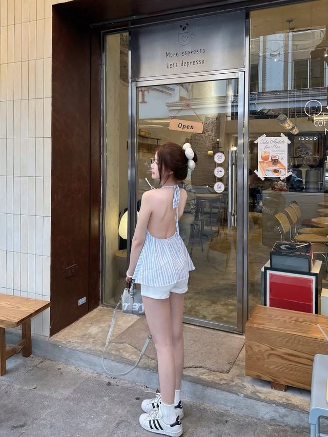 Cách khoe lưng trần gợi cảm mà vẫn tinh tế với áo hở lưng- Ảnh 6.