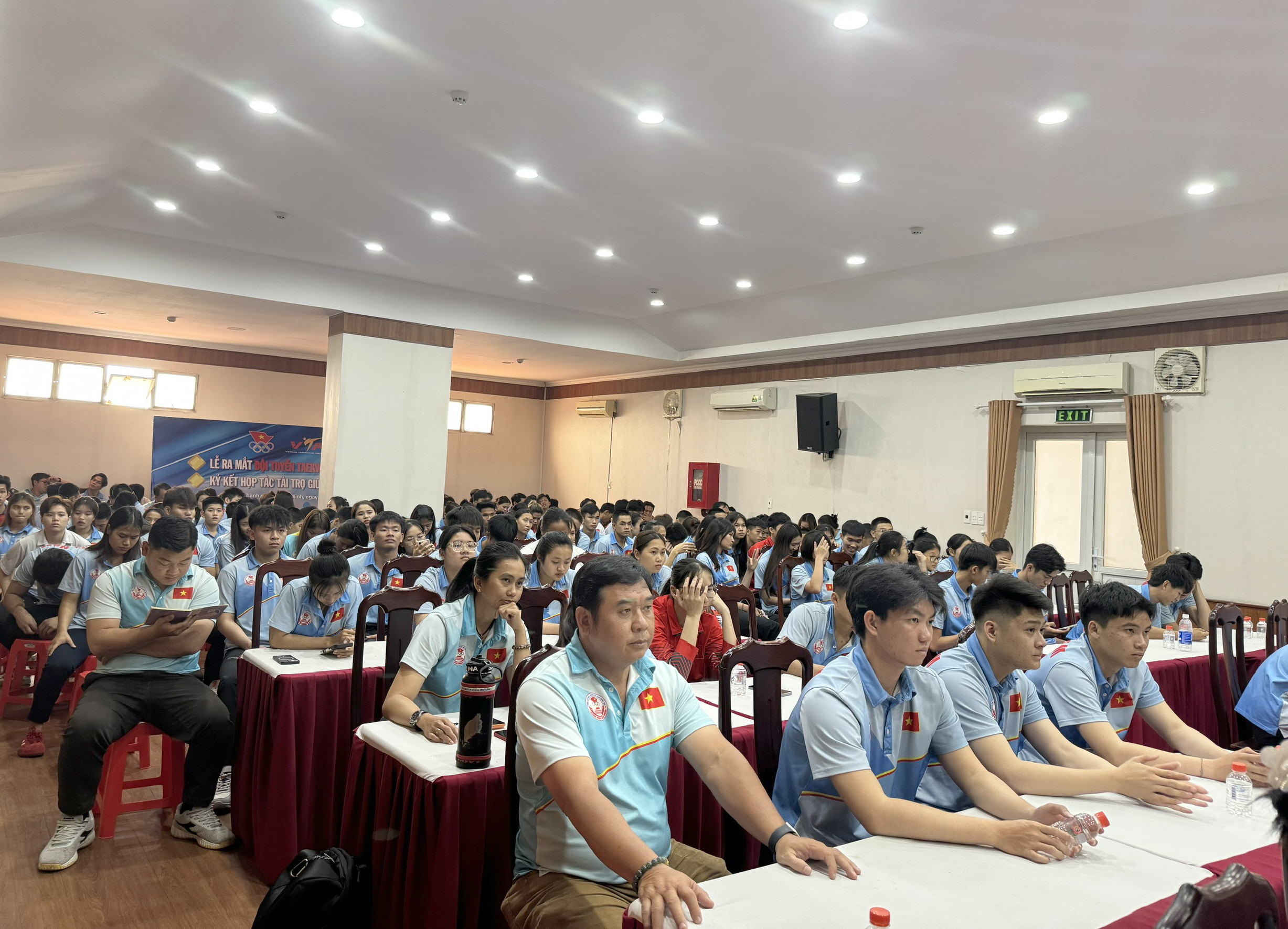 Tuyên truyền kiến thức pháp luật cho HLV, VĐV tại Trung tâm Huấn luyện thể thao Quốc gia - Ảnh 2.