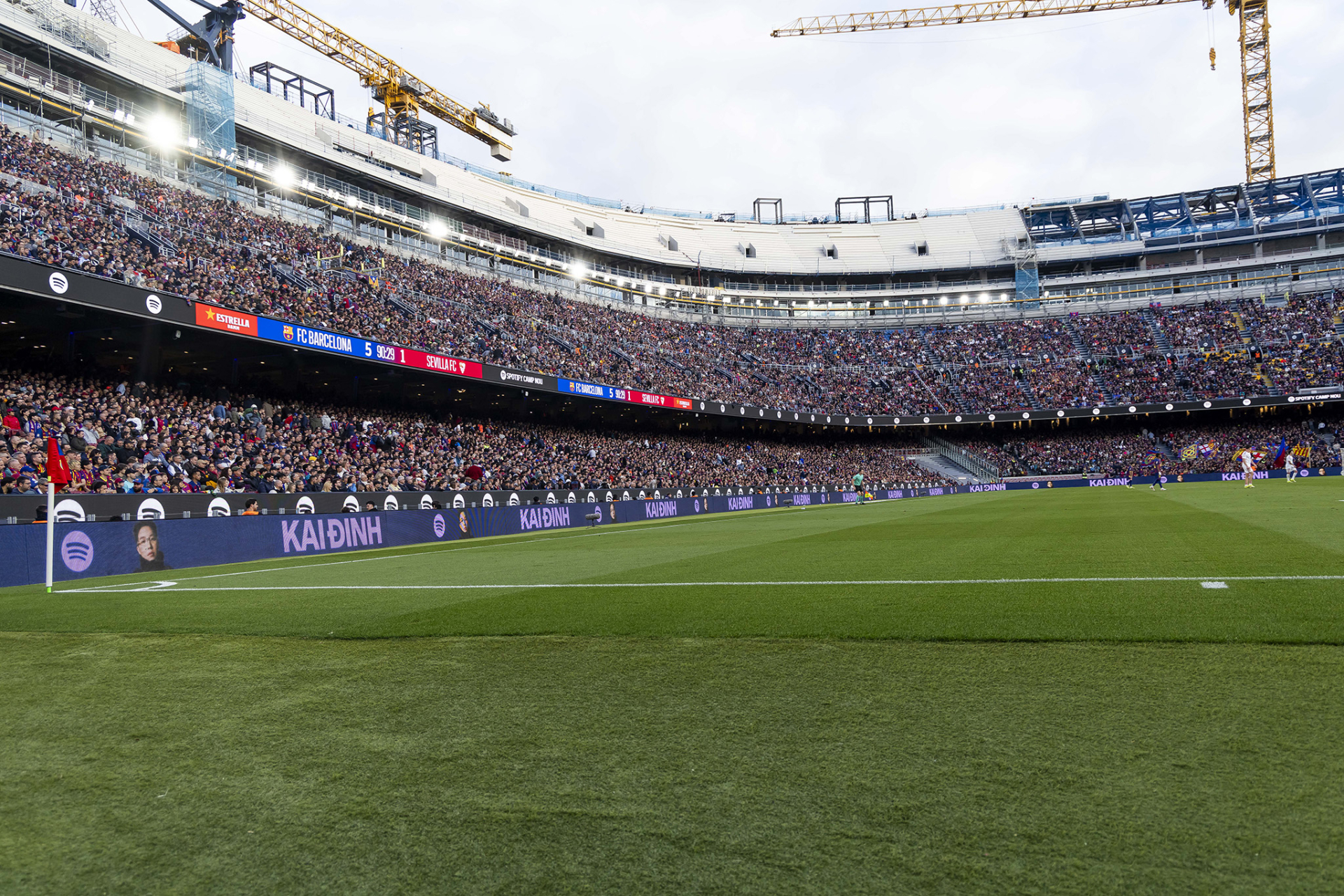 Nghệ sĩ Việt đầu tiên được vinh danh trên 