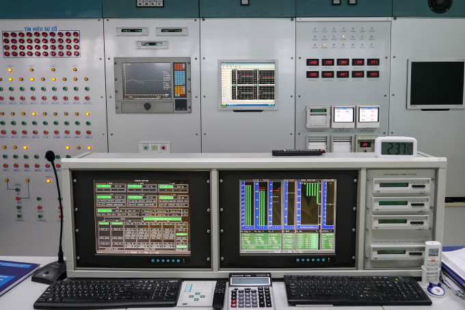 Các thiết bị tại lò phản ứng hạt nhân Đà Lạt. Ảnh: Trường Hà