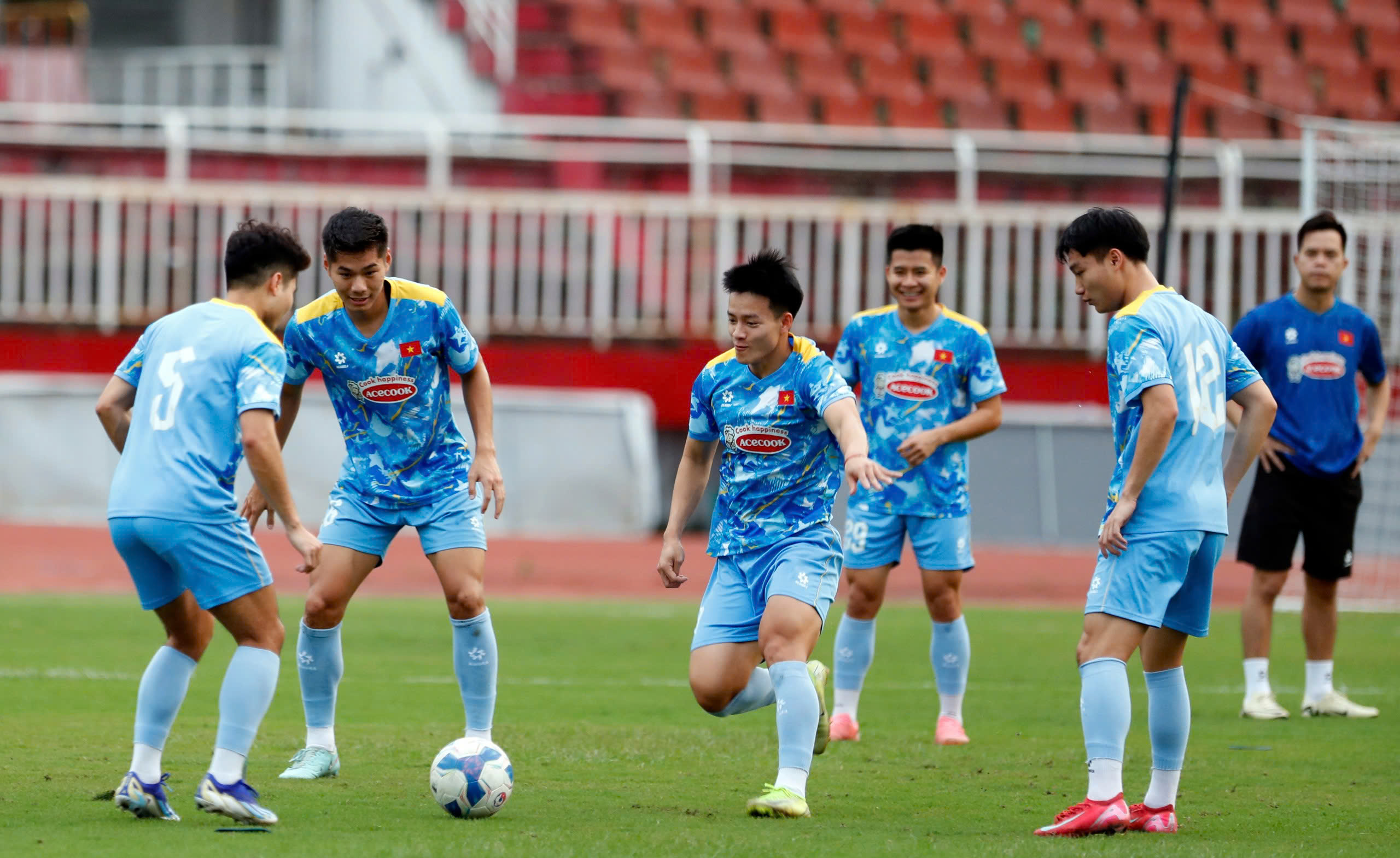 Vì sao lứa U.23 giành HCĐ châu Á vẫn chưa thể giành suất lên đội tuyển Việt Nam?- Ảnh 2.