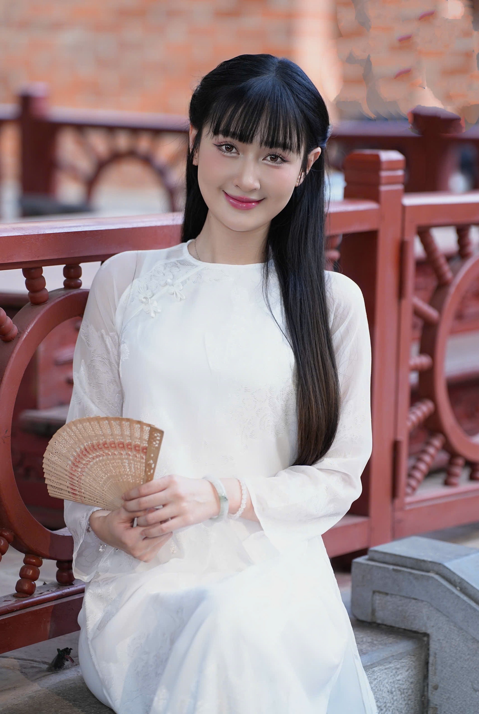 “Em gái màn ảnh” của Quỳnh Kool: Sắc vóc gợi cảm, phụ mẹ bán quán bún - 5