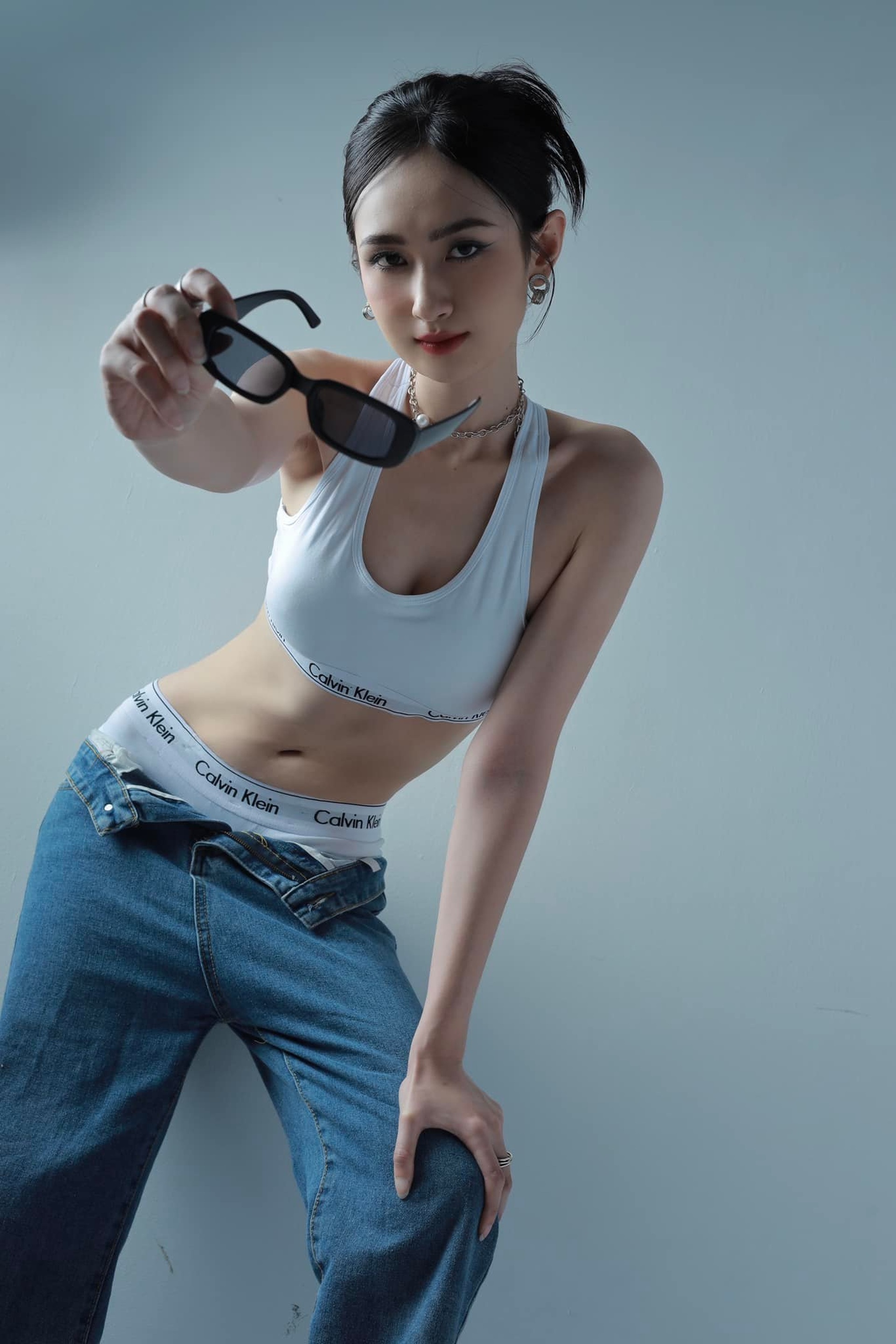 “Em gái màn ảnh” của Quỳnh Kool: Sắc vóc gợi cảm, phụ mẹ bán quán bún - 9