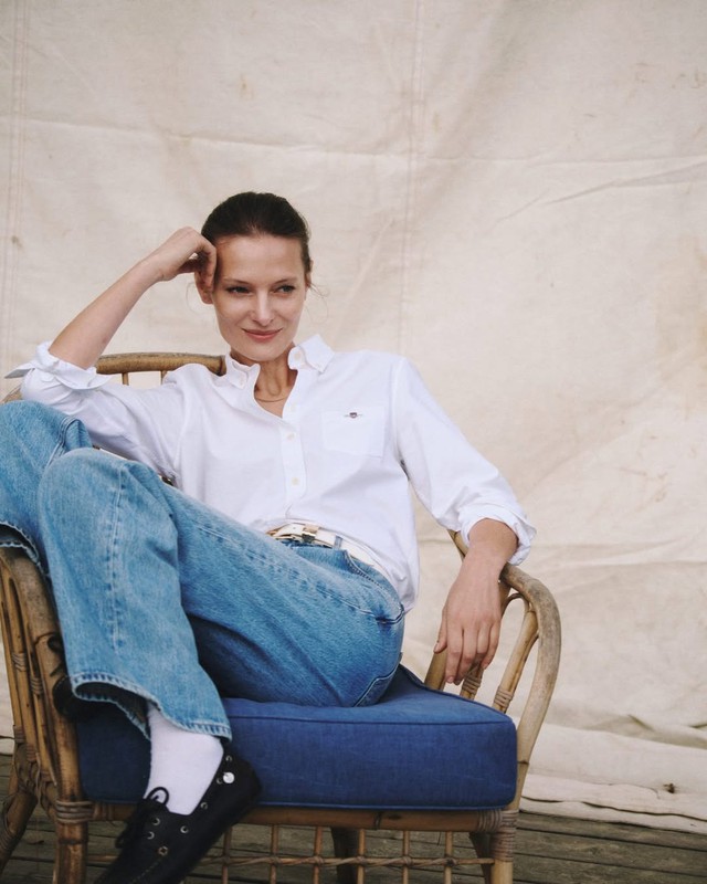 Khám phá 3 kiểu áo đẹp nhất nên diện cùng quần jeans xanh- Ảnh 3.