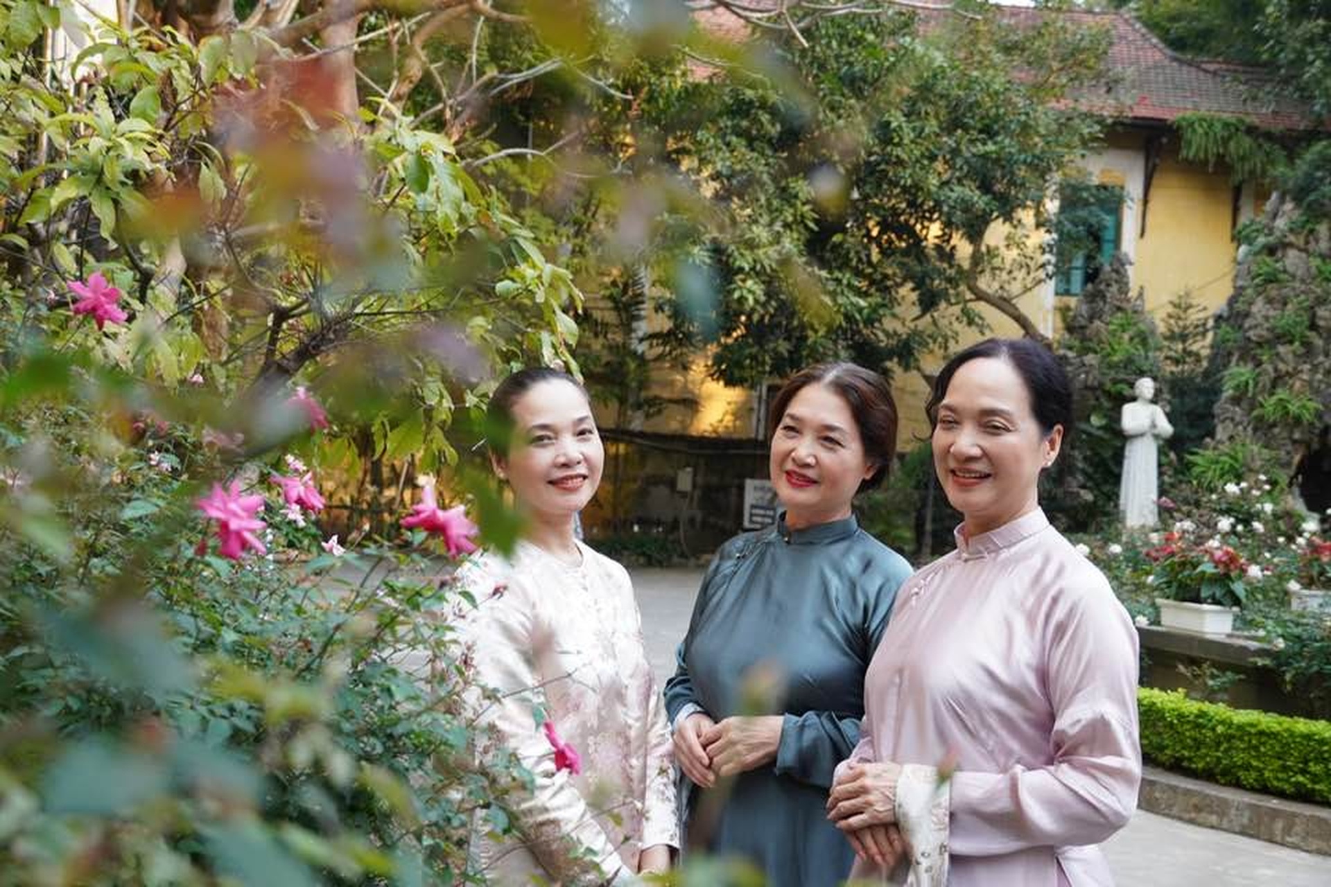 Nhan sắc trẻ trung của nghệ sĩ múa được ví như Dương Lệ Bình của Việt Nam - 6