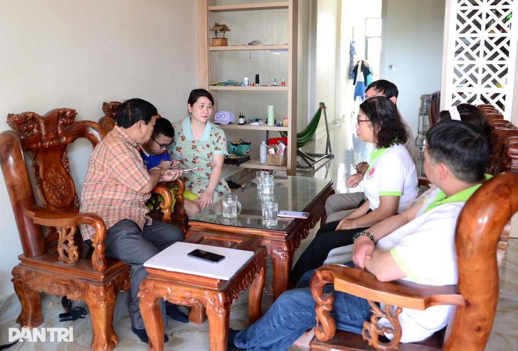 Bé trai bị ung thư ở Lâm Đồng được hỗ trợ hơn 325 triệu đồng - 2