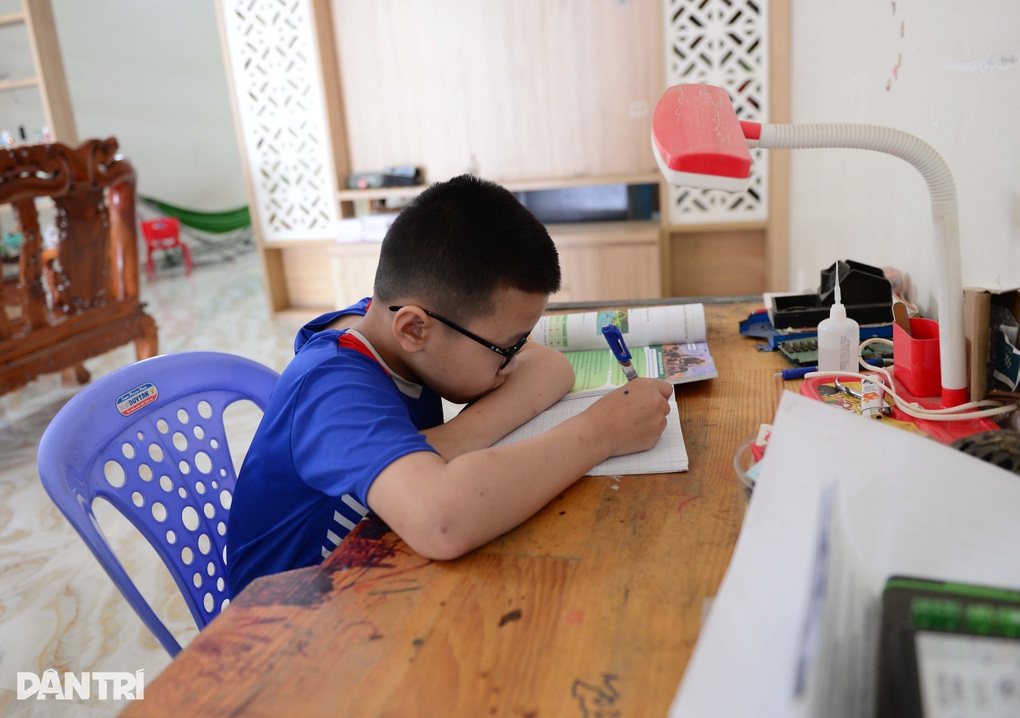 Bé trai bị ung thư ở Lâm Đồng được hỗ trợ hơn 325 triệu đồng - 3