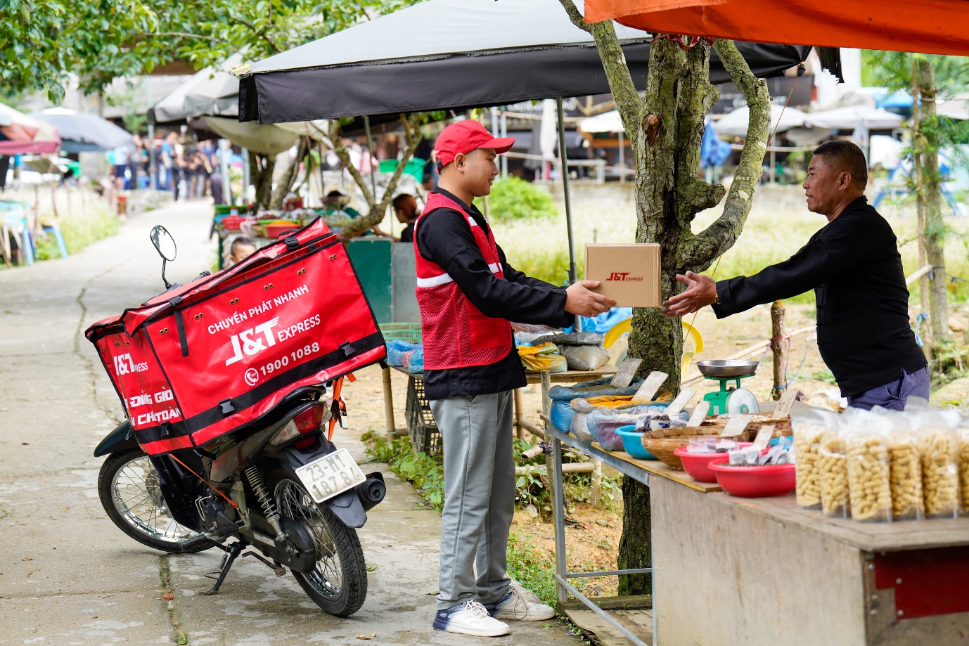 Gửi hàng cá nhân chưa bao giờ dễ đến thế: Vài chạm trên điện thoại, shipper đến tận nhà lấy hàng dù chỉ 1 đơn- Ảnh 2.