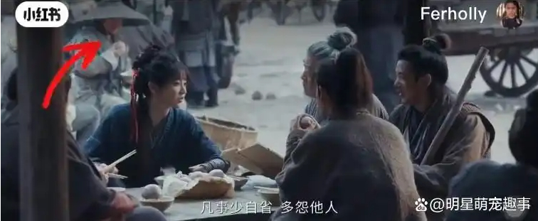 Mỏi tay nhặt cả rổ sạn “đầy ụ” ở Trục Ngọc: Nữ chính mặc váy đến từ tương lai, có xe điện thì cần gì cưỡi ngựa- Ảnh 4.