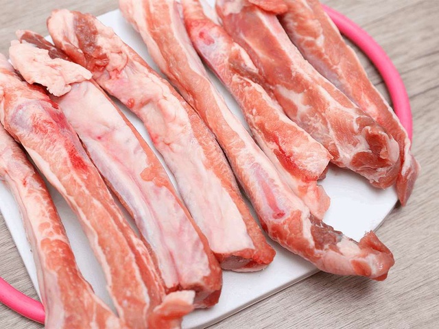 Mua sườn đóng khay trong siêu thị, nhân viên nói chi tiết 