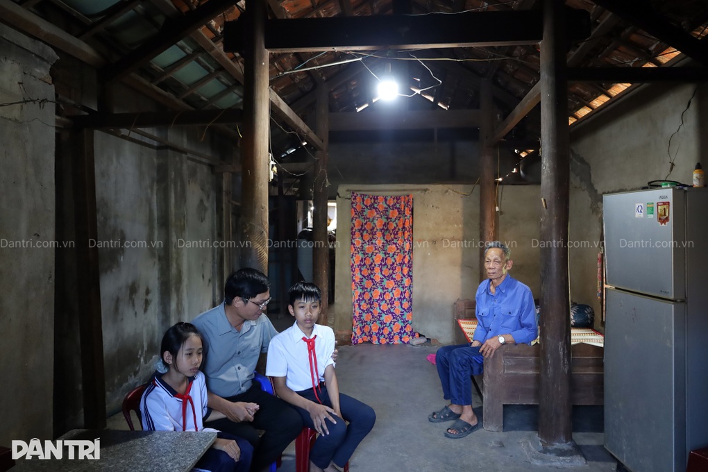 Vợ chồng gặp nạn trong căn nhà giữa vườn cà phê, 2 con thơ ngơ ngác - 2