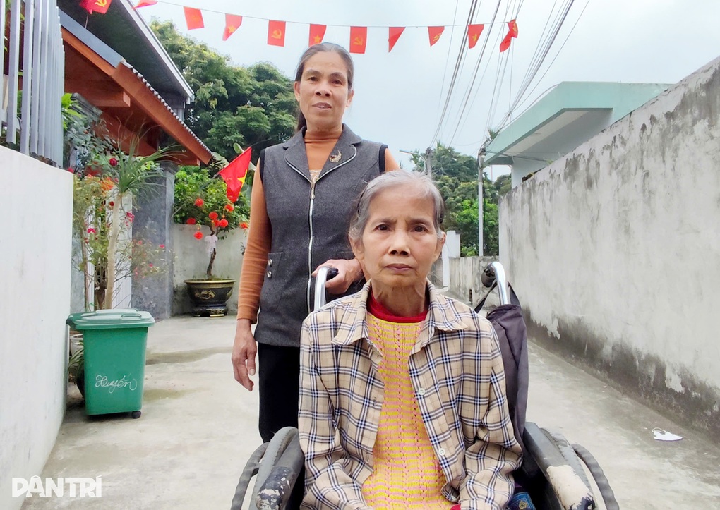 Bà lão cơ cực, neo đơn, góp 10 triệu đồng giúp người nghèo khó - 4