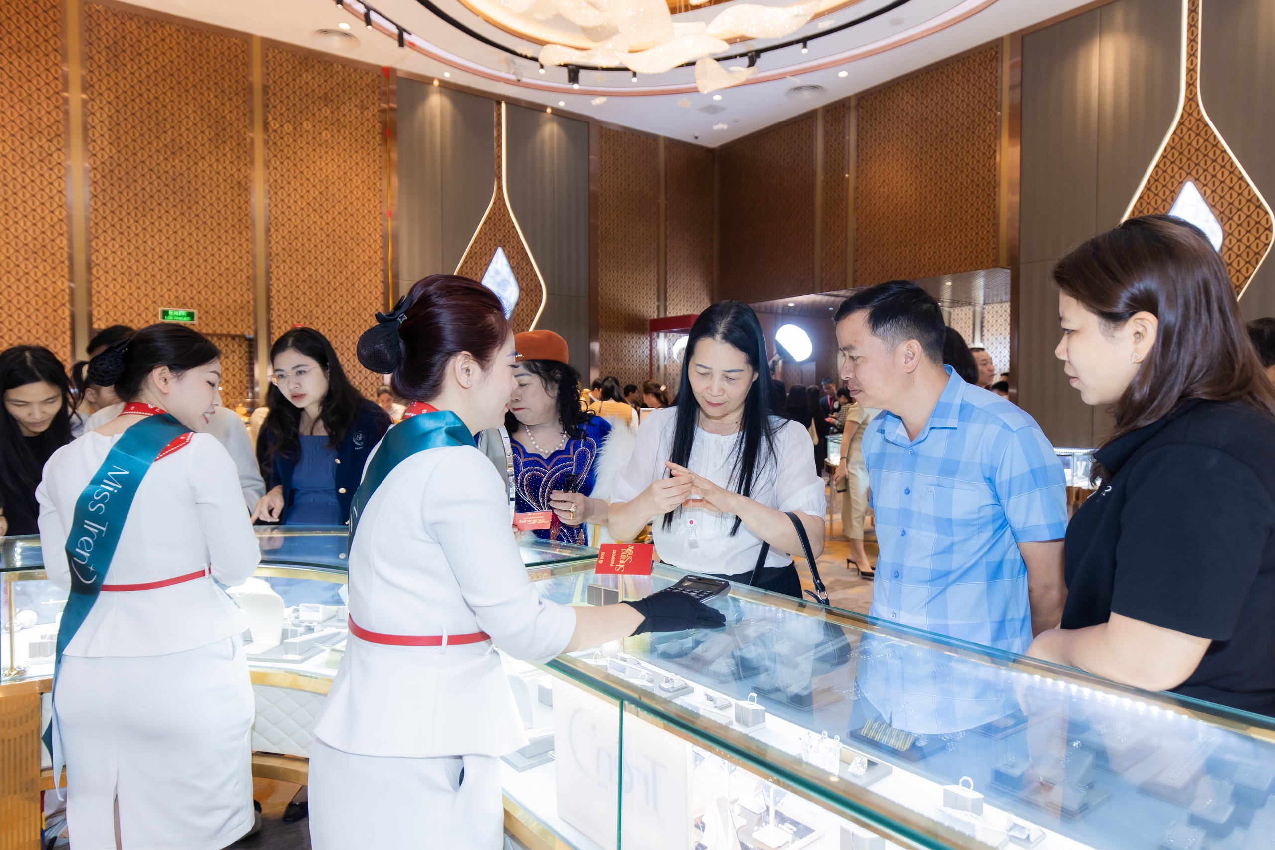 Triển lãm trang sức 'DOJI shining show' chuẩn bị đổ bộ Đà Nẵng - Ảnh 4.