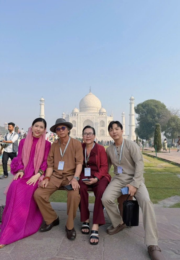 Hoàng Y Nhung vui vì gia đình đều tu tập Phật pháp. 