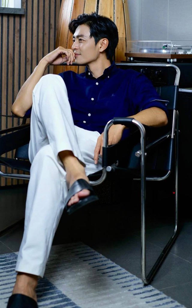 Nam thần “có tuổi” là cực phẩm khiến Quốc Trường phải rén, clip mặc sơ mi trắng hút ngay 2 triệu lượt xem- Ảnh 9.