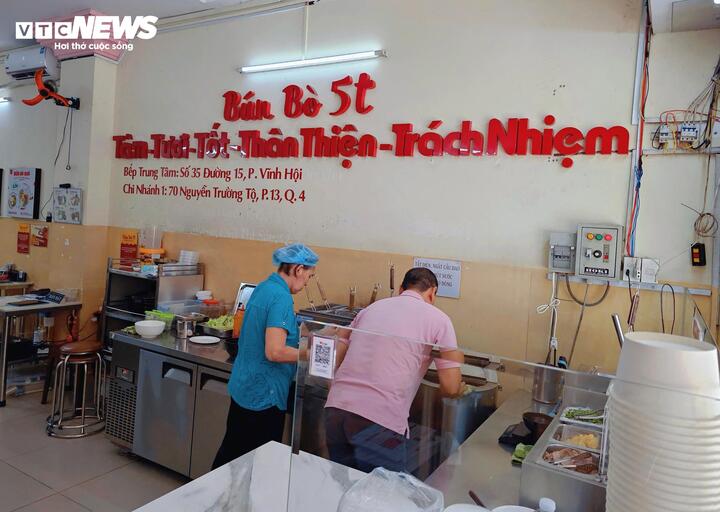 Chủ quán bún bò ‘gây sốt’ với tấm bảng lạ giữa lúc bão giá- Ảnh 3.