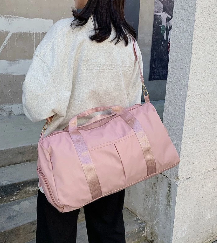 1773972659 291 Phu ba Jisoo xach tui 270000 VND khien ca lang