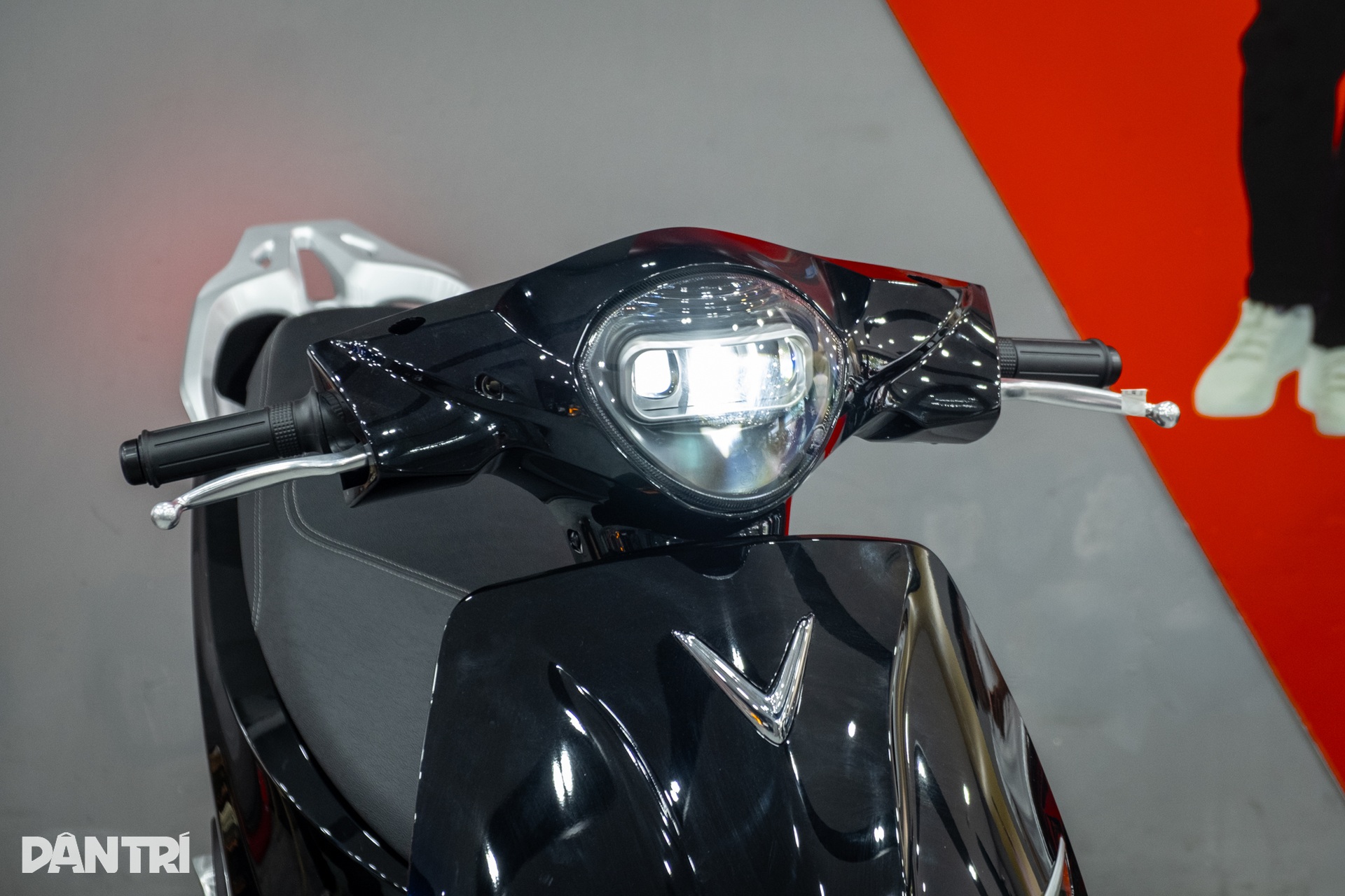 Ảnh chi tiết VinFast Feliz II vừa về đại lý TPHCM, giá từ 24,9 triệu đồng - 9