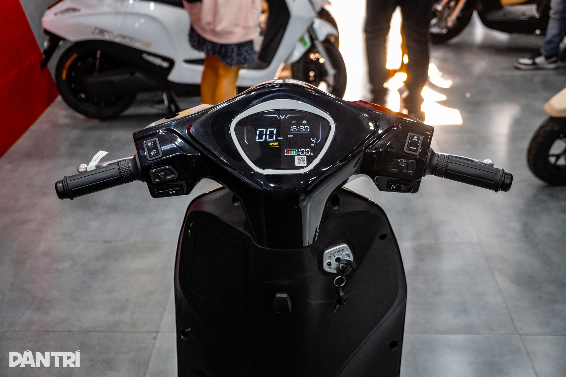 Ảnh chi tiết VinFast Feliz II vừa về đại lý TPHCM, giá từ 24,9 triệu đồng - 11