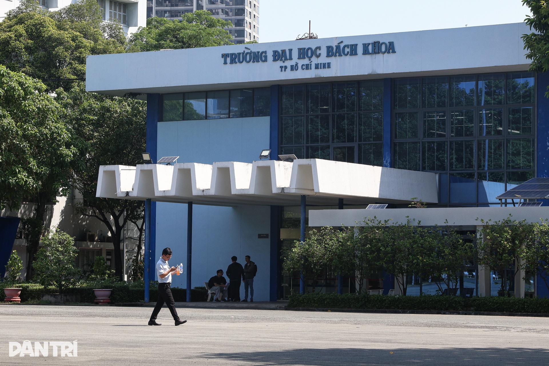 Những ngôi trường đại học lâu đời nằm giữa lòng trung tâm TPHCM - 2