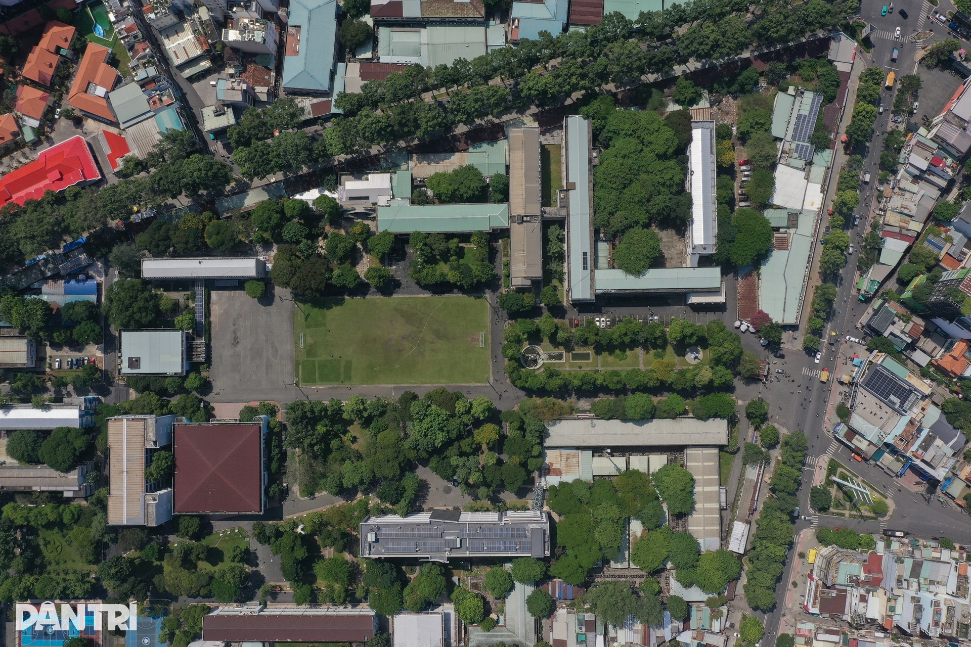 Những ngôi trường đại học lâu đời nằm giữa lòng trung tâm TPHCM - 3