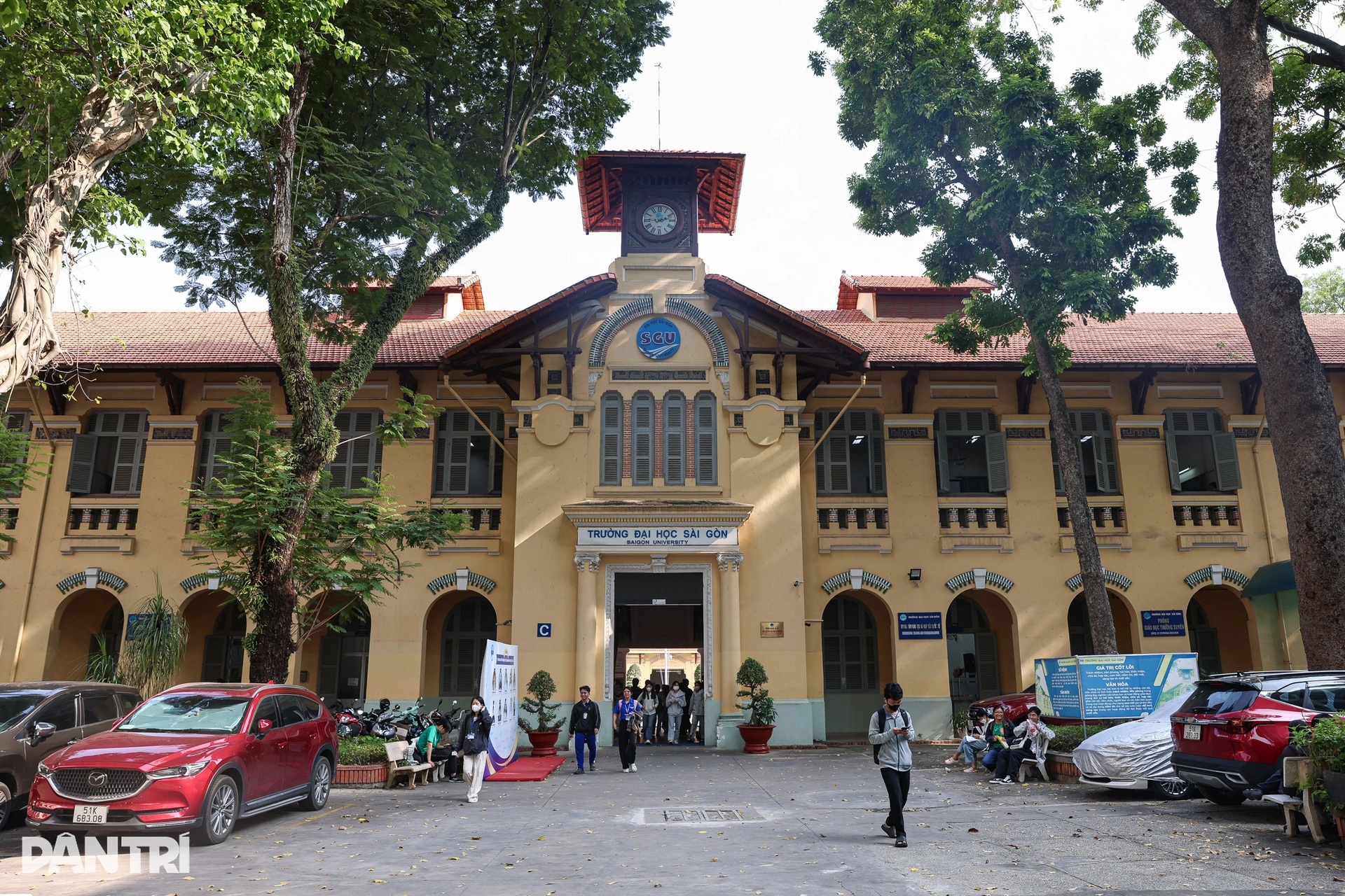 Những ngôi trường đại học lâu đời nằm giữa lòng trung tâm TPHCM - 4