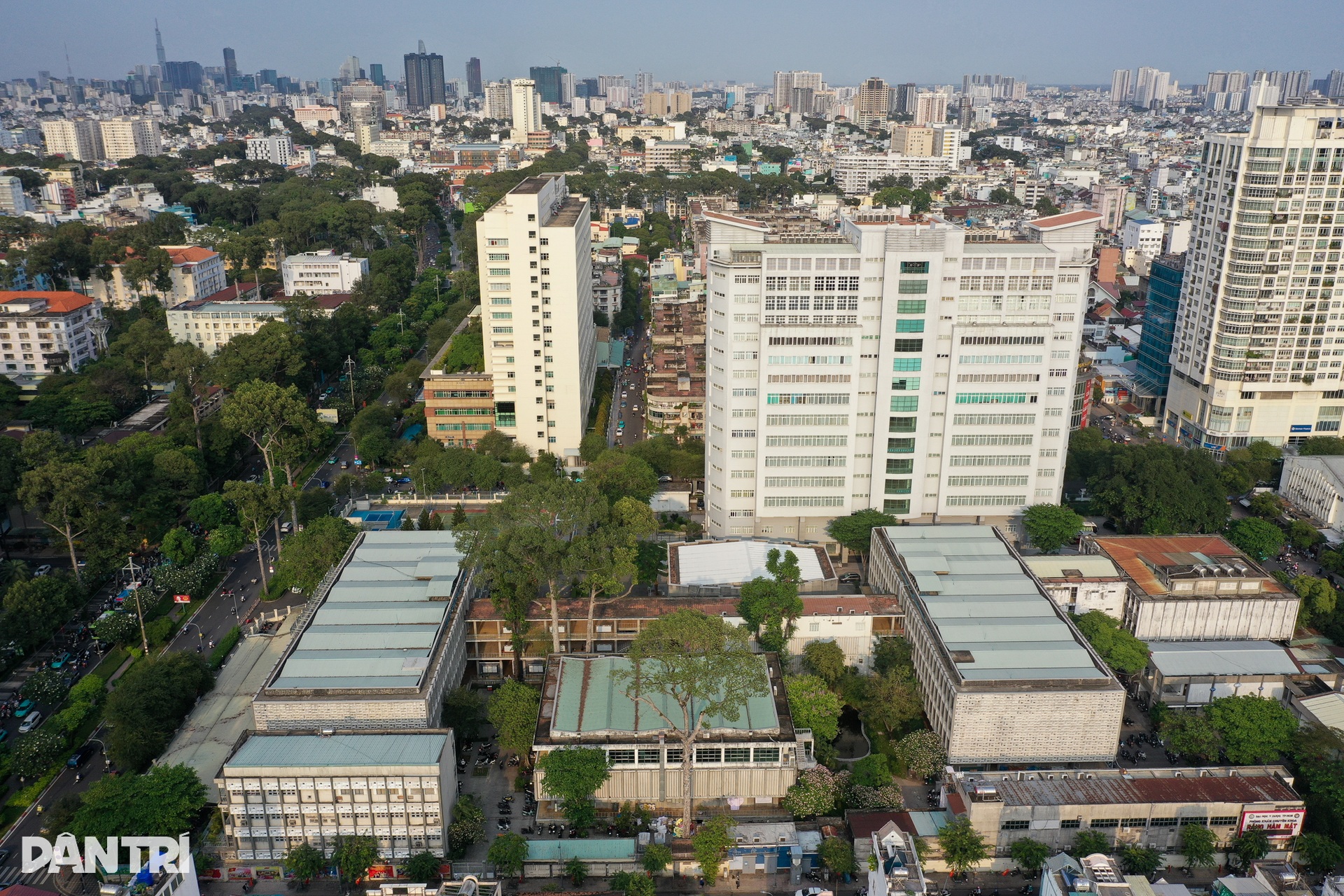 Những ngôi trường đại học lâu đời nằm giữa lòng trung tâm TPHCM - 10