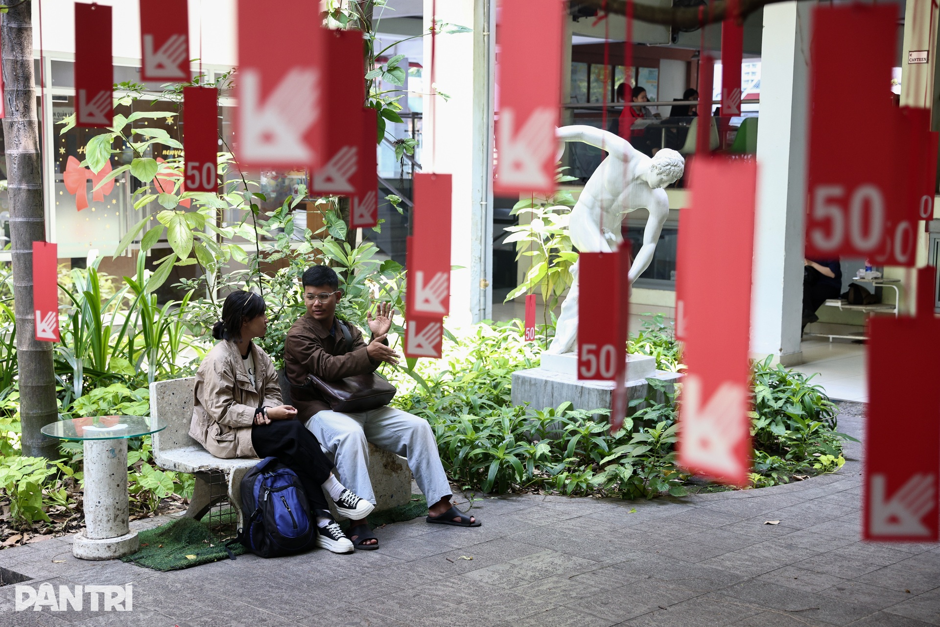 Những ngôi trường đại học lâu đời nằm giữa lòng trung tâm TPHCM - 12