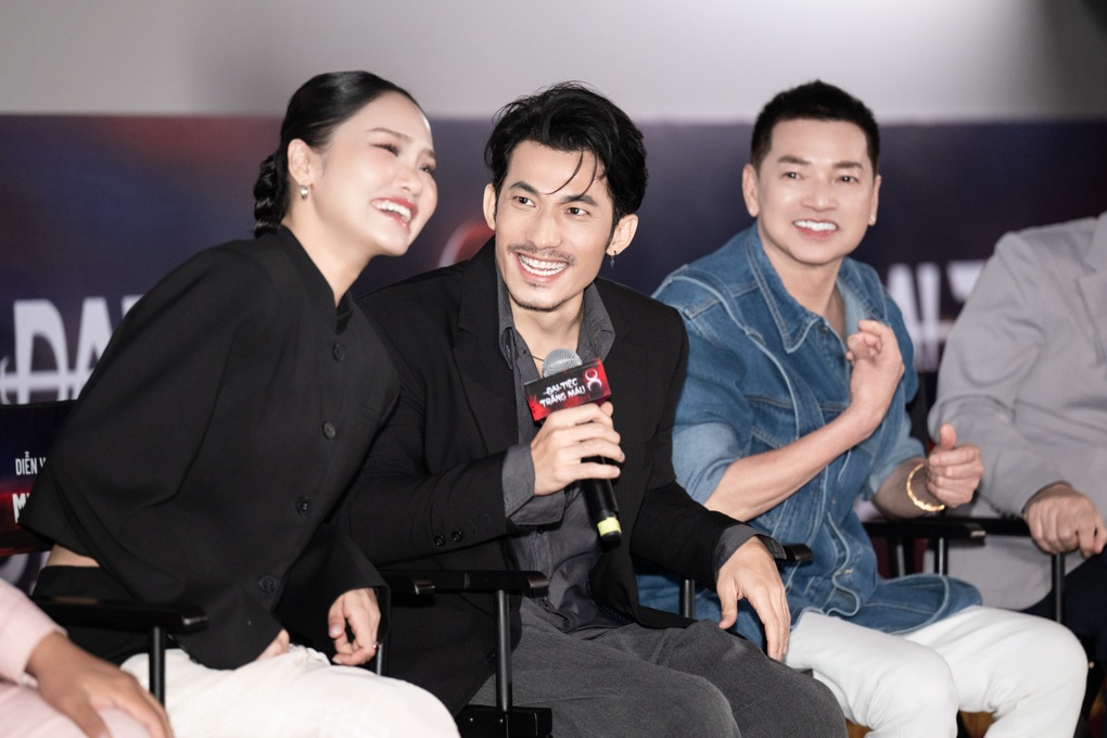 Vân Sơn tái xuất điện ảnh sau 20 năm, thừa nhận áp lực “theo không kịp” - 2