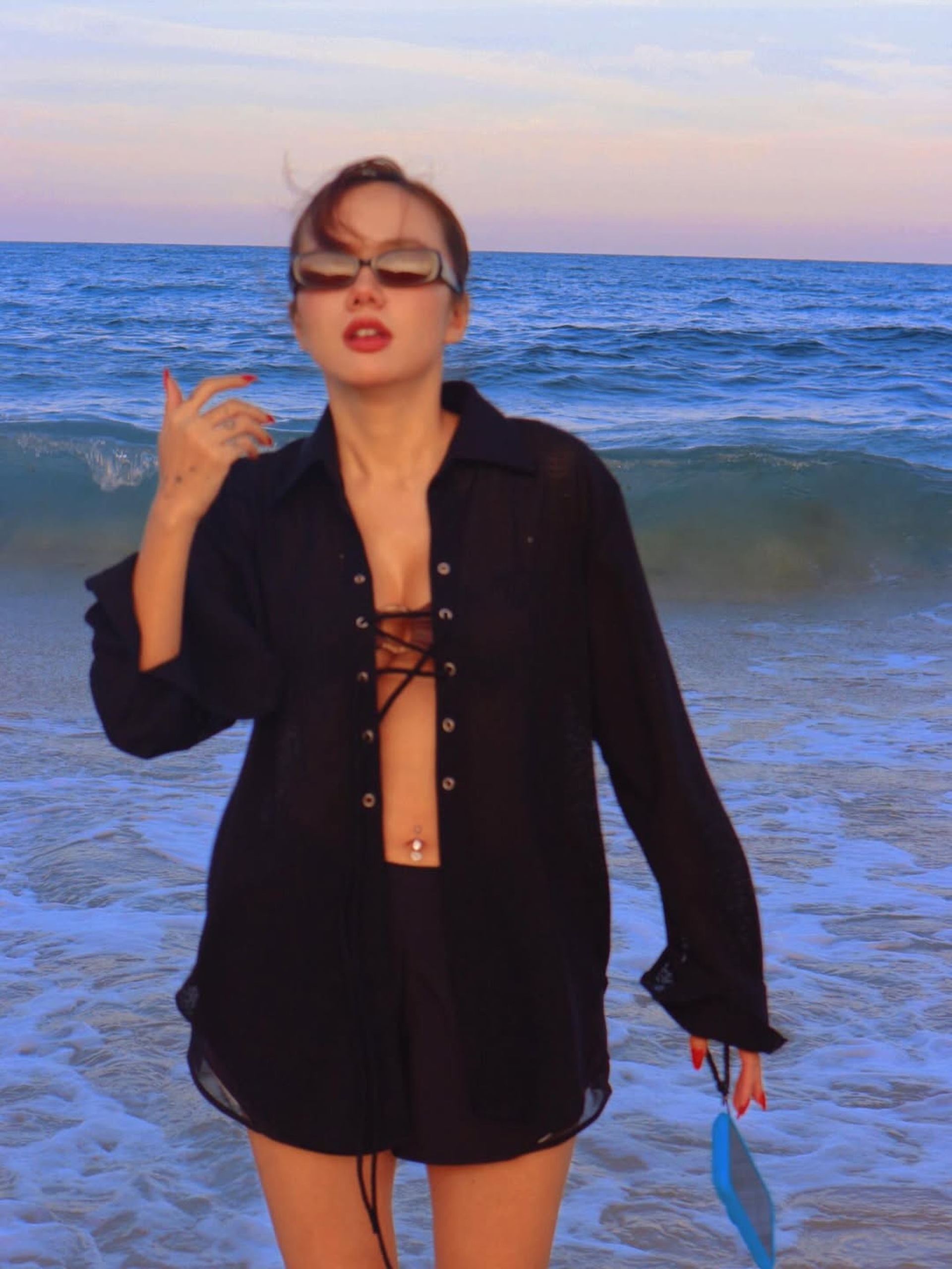 Phương Ly sau khi nhuộm da: Gu thời trang táo bạo, diện bikini gây sốt - 7