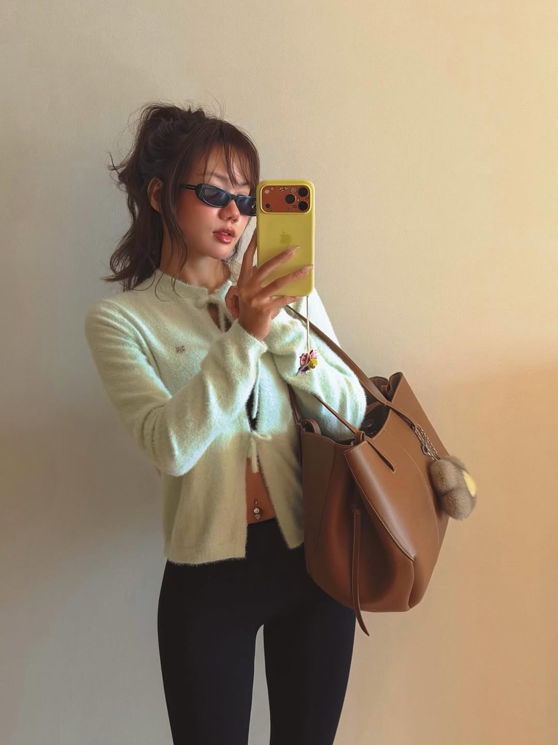 Phương Ly sau khi nhuộm da: Gu thời trang táo bạo, diện bikini gây sốt - 11