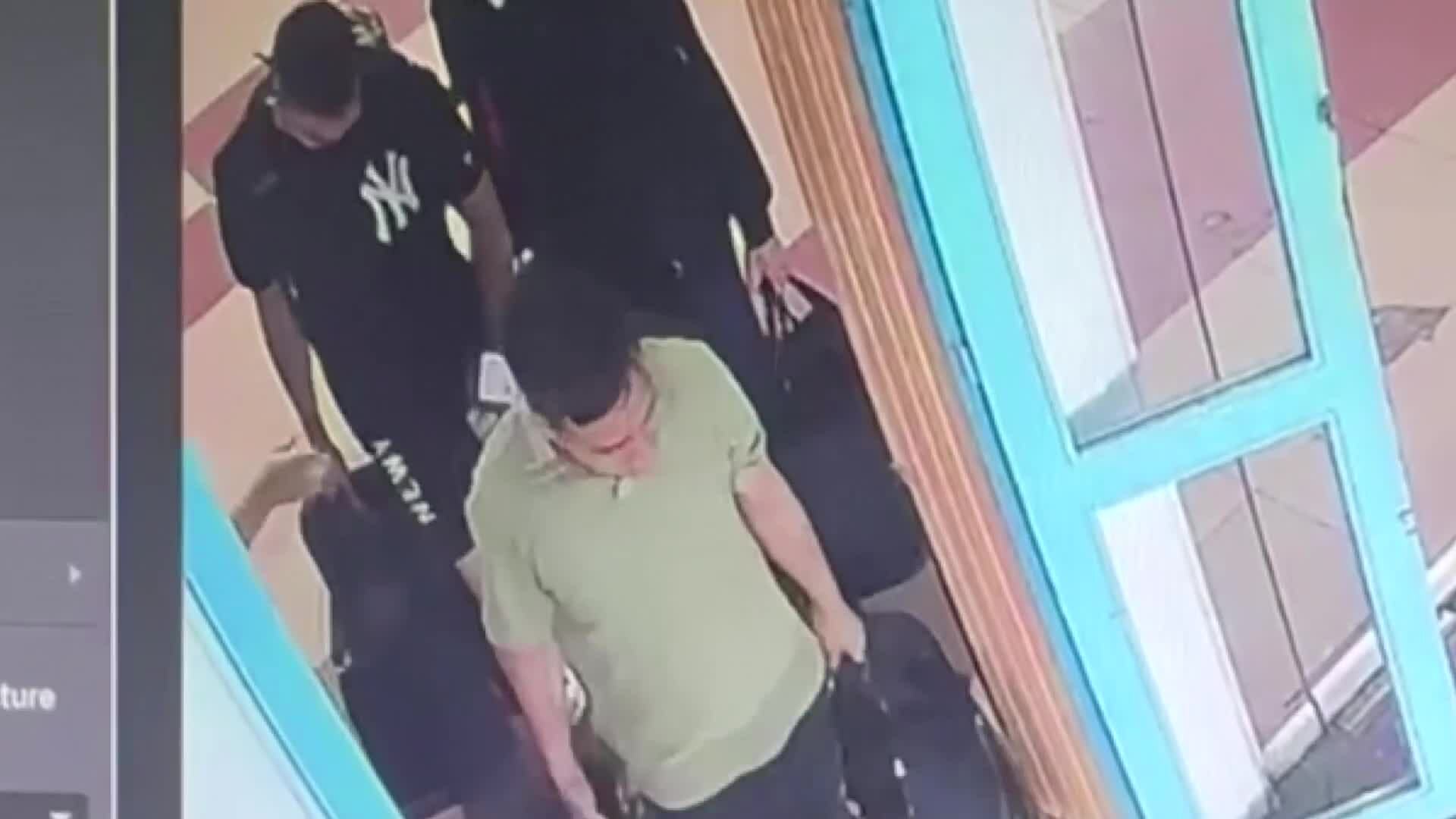 Video Cảnh sát theo dấu bắt băng cướp 2 triệu USD