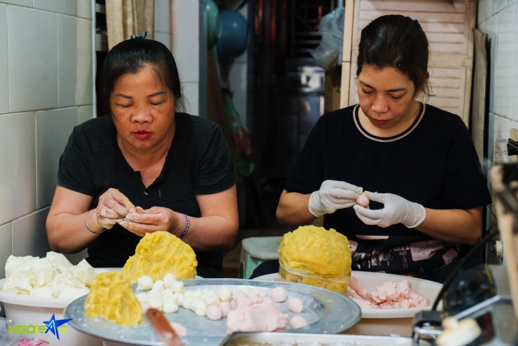 Quán bánh rán tí hon ngày bán 3.000 chiếc ở Hà Nội - 3