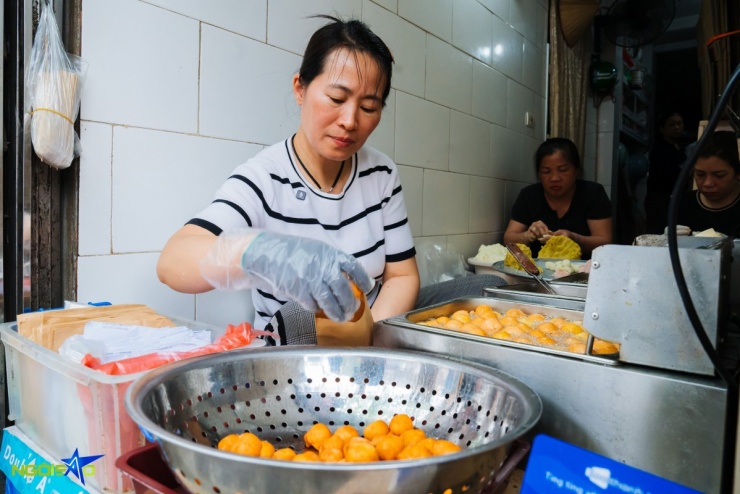 Quán bánh rán tí hon ngày bán 3.000 chiếc ở Hà Nội - 6