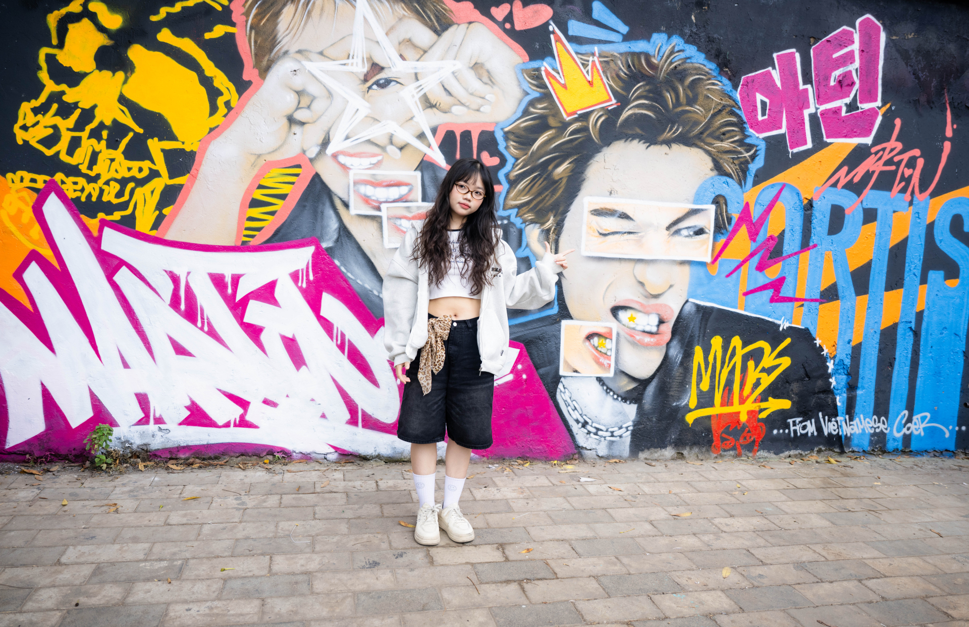 Xuất hiện bức tường vẽ nam thần 1m9 cực xịn giữa Hà Nội, chiều nào cũng thấy kín đặc nàng thơ- Ảnh 8.